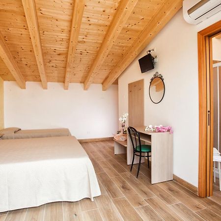 Albergo Paris ซอตโตมารีนา ภายนอก รูปภาพ