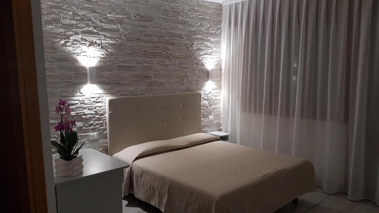 Albergo Paris ซอตโตมารีนา ภายนอก รูปภาพ