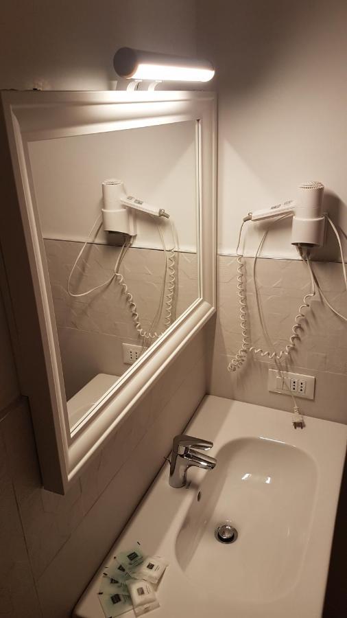 Albergo Paris ซอตโตมารีนา ภายนอก รูปภาพ