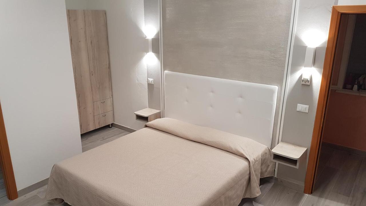 Albergo Paris ซอตโตมารีนา ภายนอก รูปภาพ