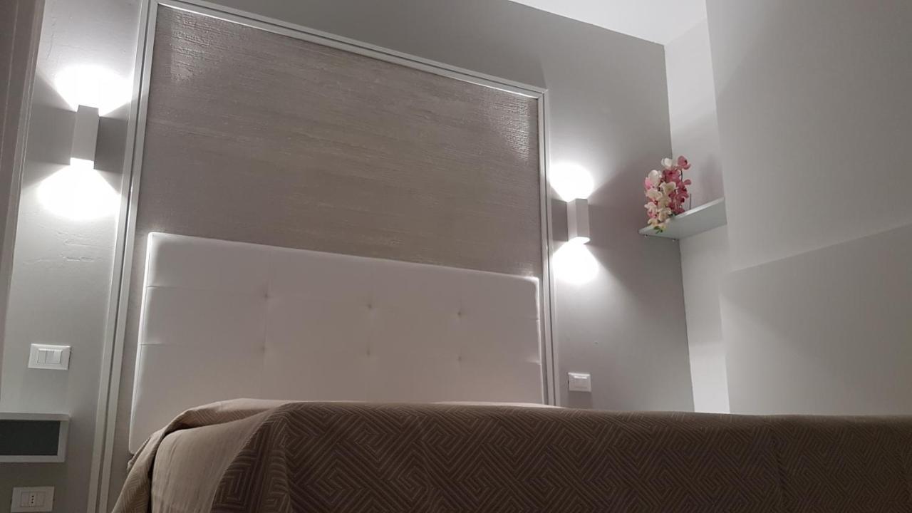 Albergo Paris ซอตโตมารีนา ภายนอก รูปภาพ