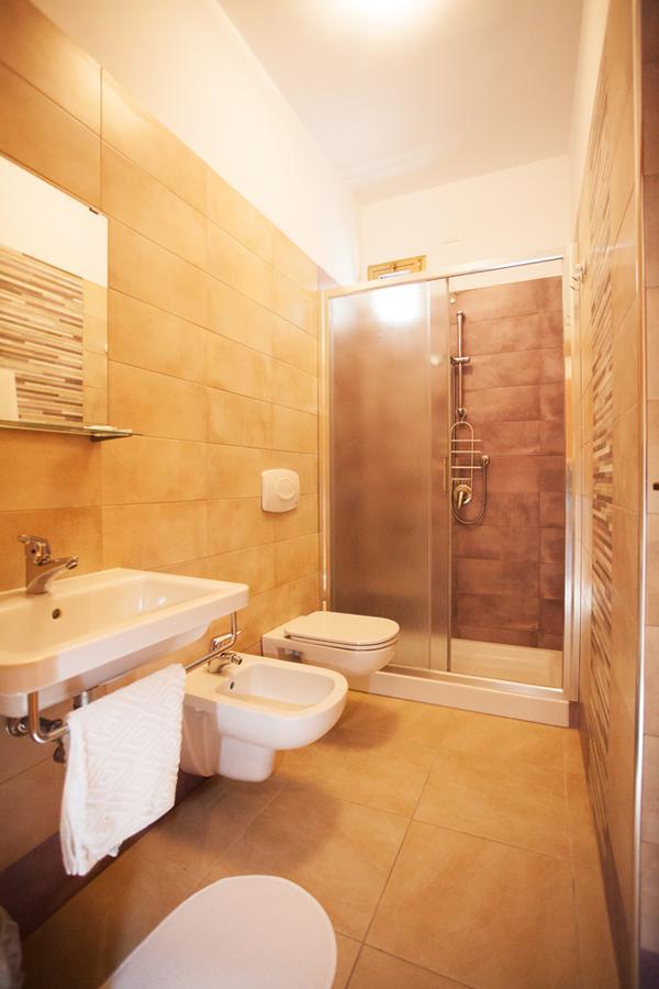Albergo Paris ซอตโตมารีนา ภายนอก รูปภาพ