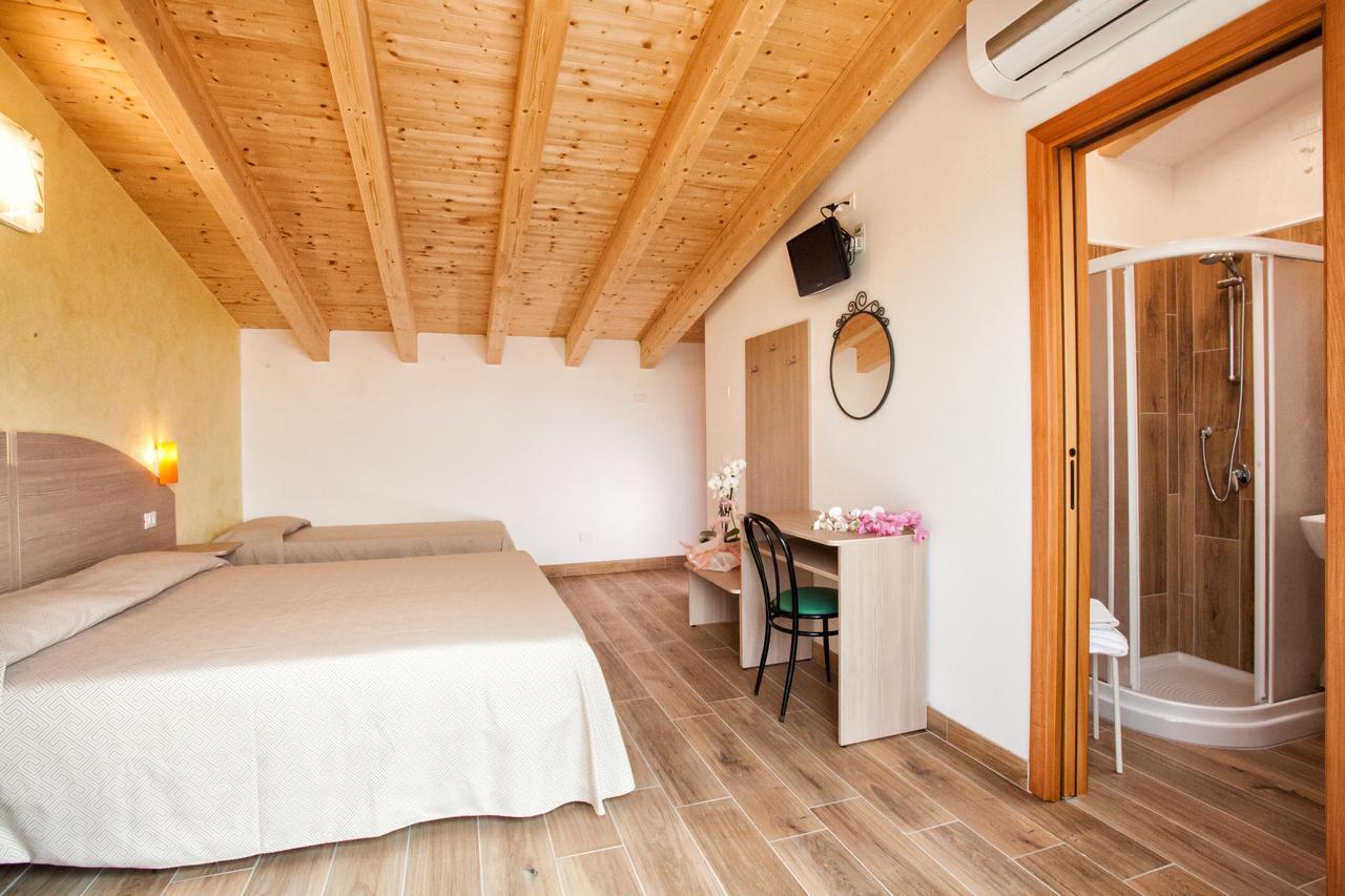 Albergo Paris ซอตโตมารีนา ภายนอก รูปภาพ