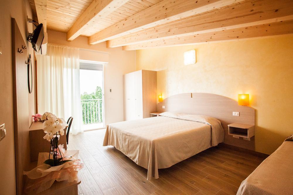 Albergo Paris ซอตโตมารีนา ภายนอก รูปภาพ