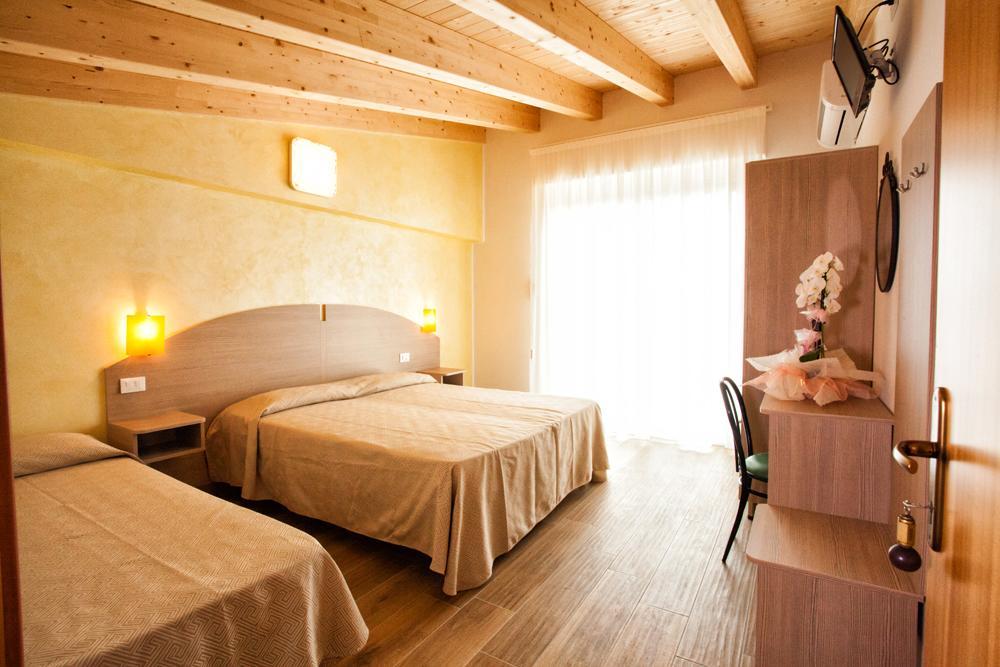 Albergo Paris ซอตโตมารีนา ภายนอก รูปภาพ