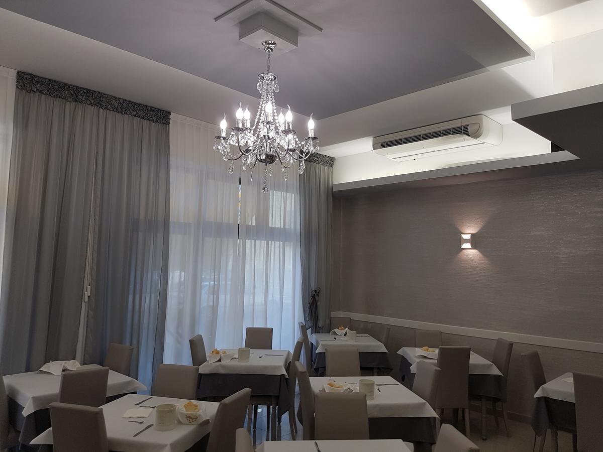 Albergo Paris ซอตโตมารีนา ภายนอก รูปภาพ