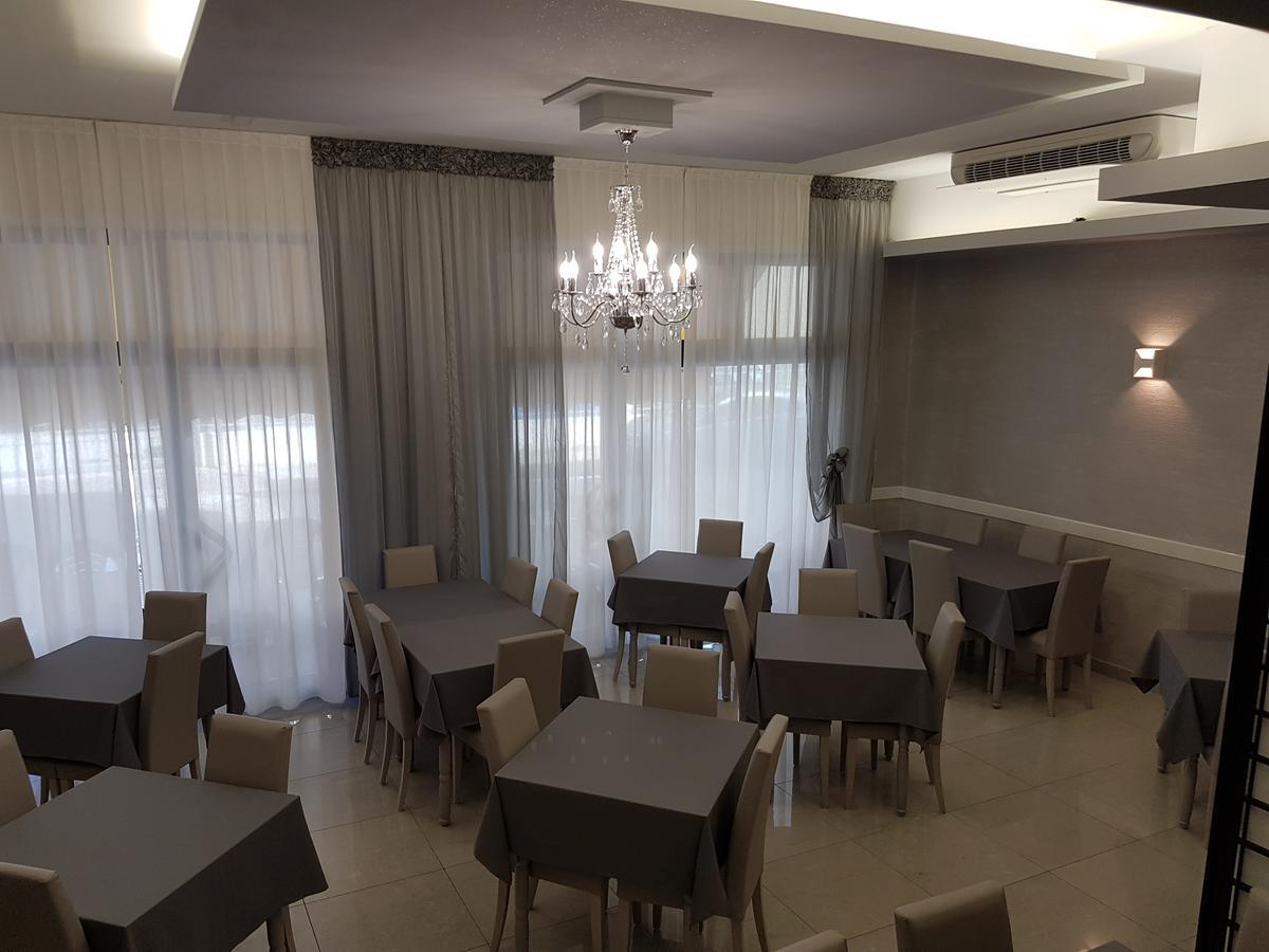 Albergo Paris ซอตโตมารีนา ภายนอก รูปภาพ