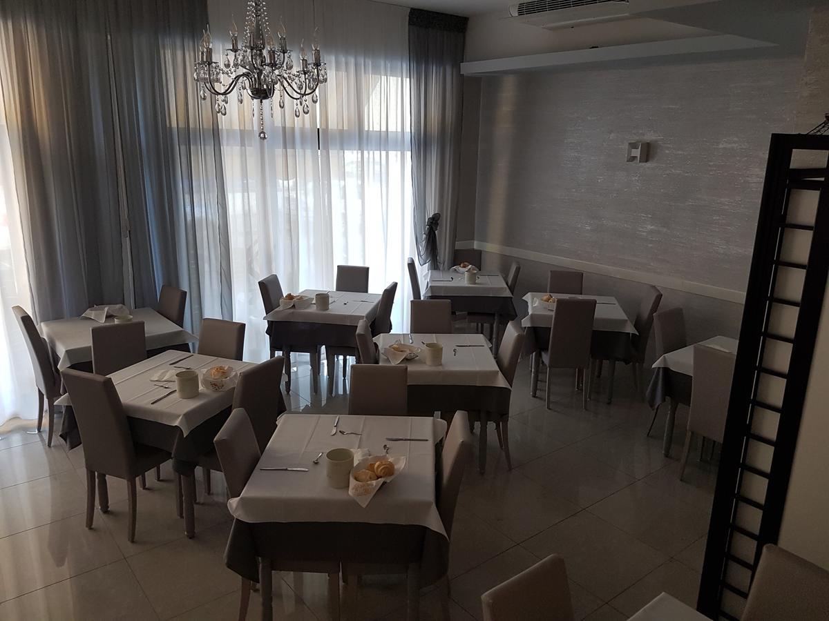 Albergo Paris ซอตโตมารีนา ภายนอก รูปภาพ