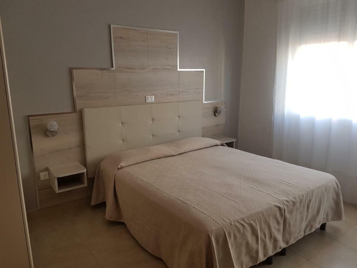Albergo Paris ซอตโตมารีนา ภายนอก รูปภาพ