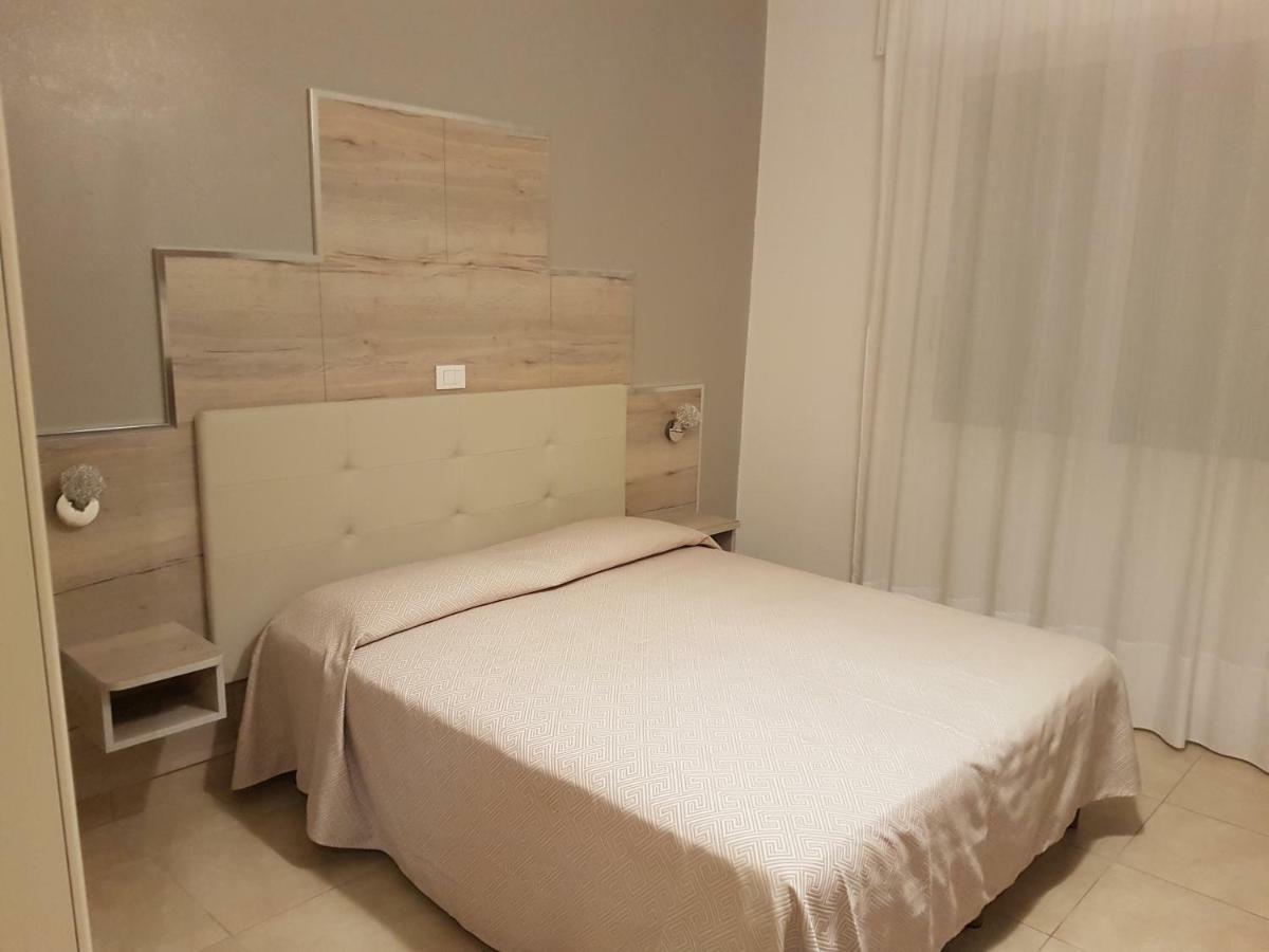 Albergo Paris ซอตโตมารีนา ภายนอก รูปภาพ