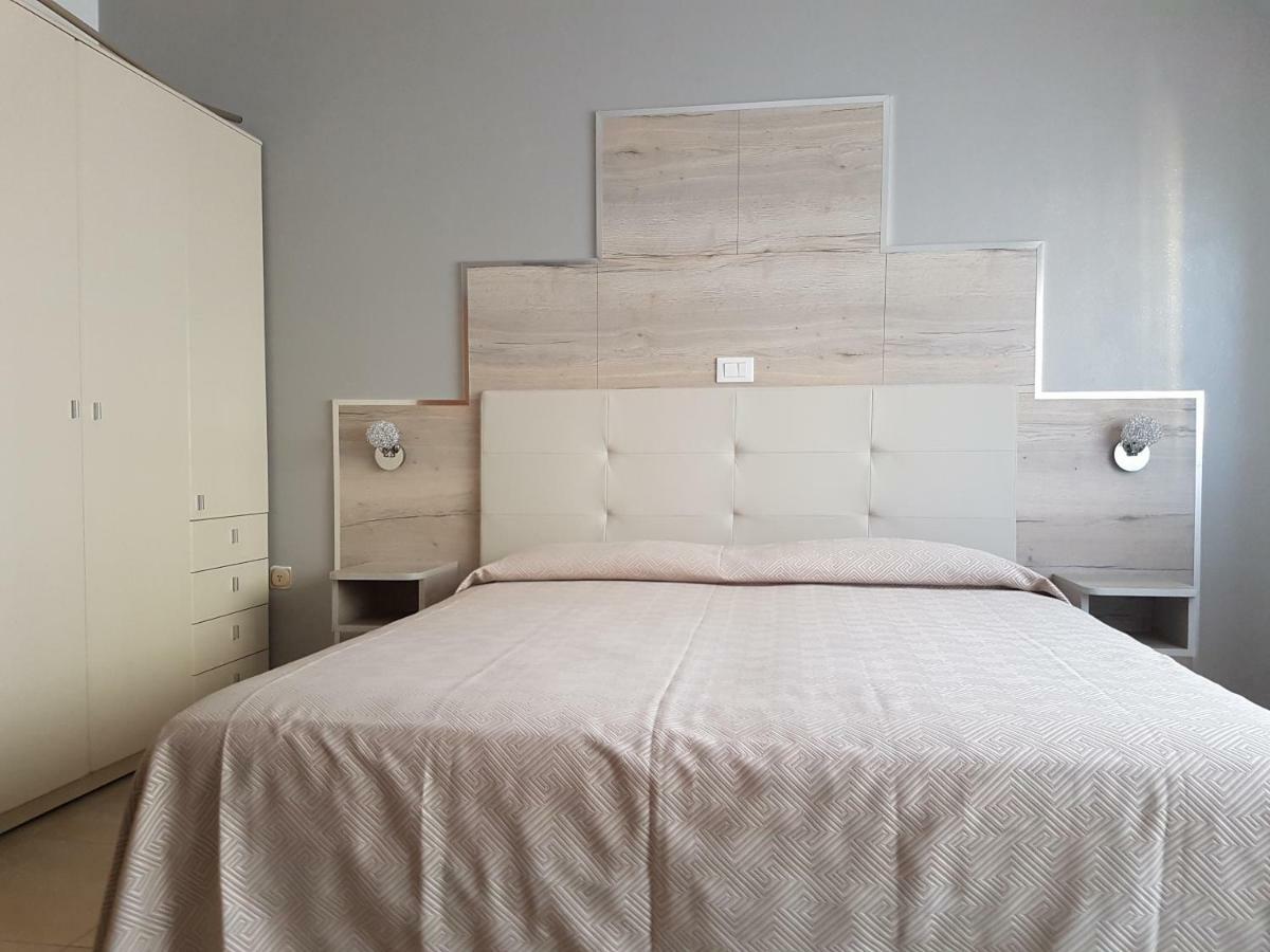 Albergo Paris ซอตโตมารีนา ภายนอก รูปภาพ