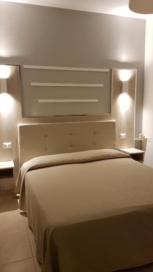 Albergo Paris ซอตโตมารีนา ภายนอก รูปภาพ
