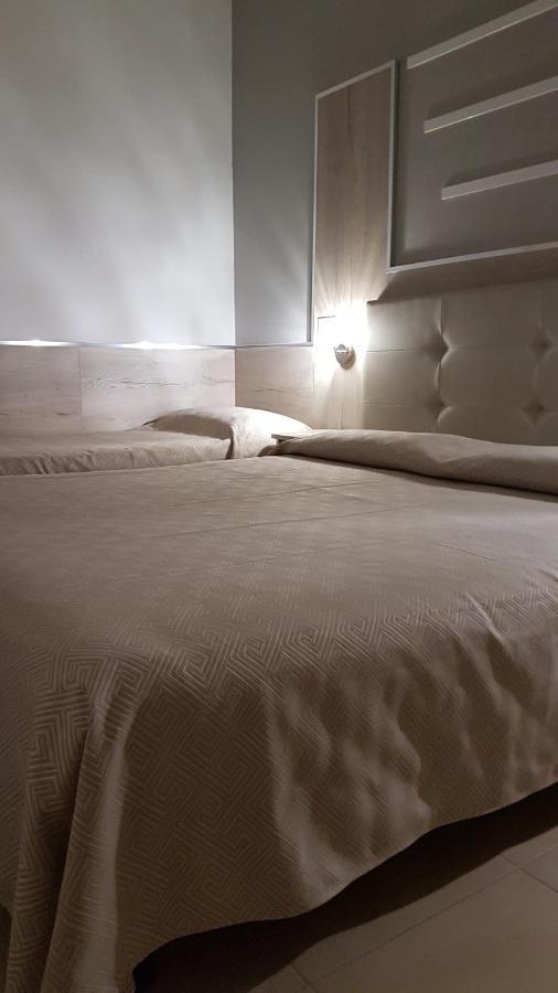 Albergo Paris ซอตโตมารีนา ภายนอก รูปภาพ